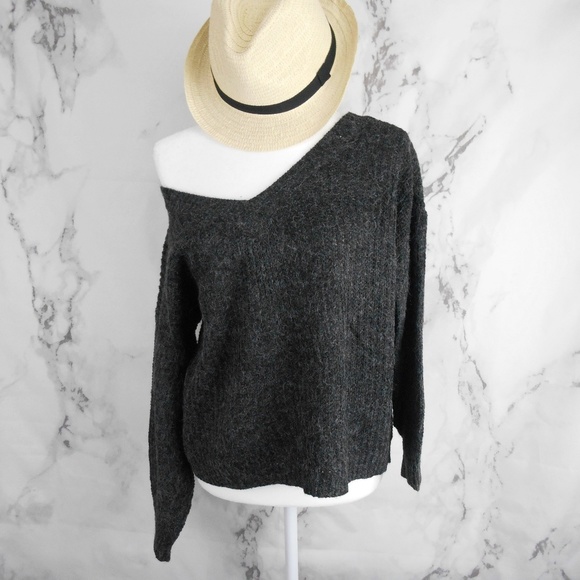 New Madison V-Neck Loose Sweater - Picture 6 of 6